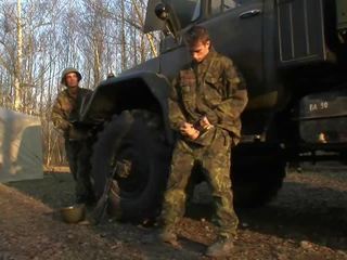 Militar homens a foder o a maioria swell schlong